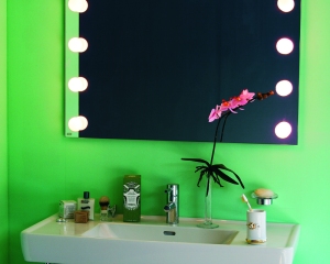 Bulb Line Mirror